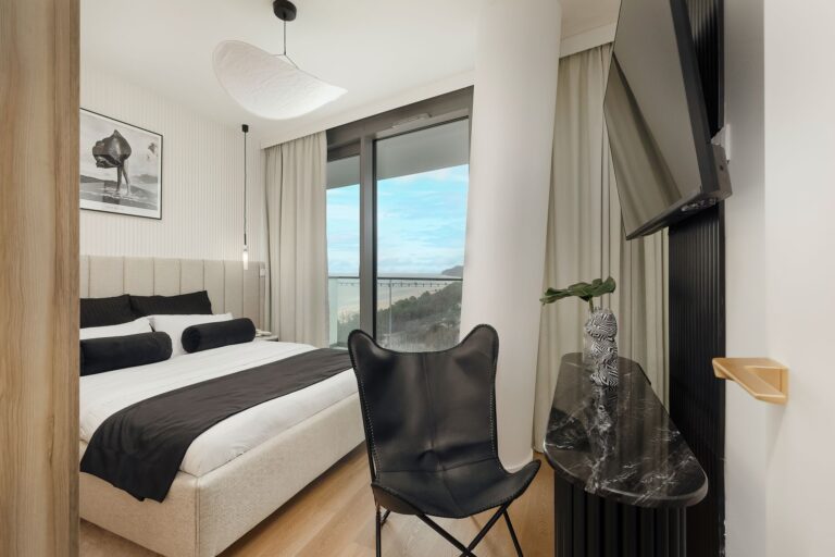 Apartament 10 th Floor Baltic View w Międzyzdrojach - sypialnia z widokiem na morze