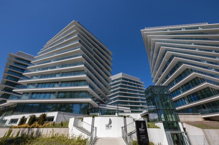 Plaża przed Wave Resort